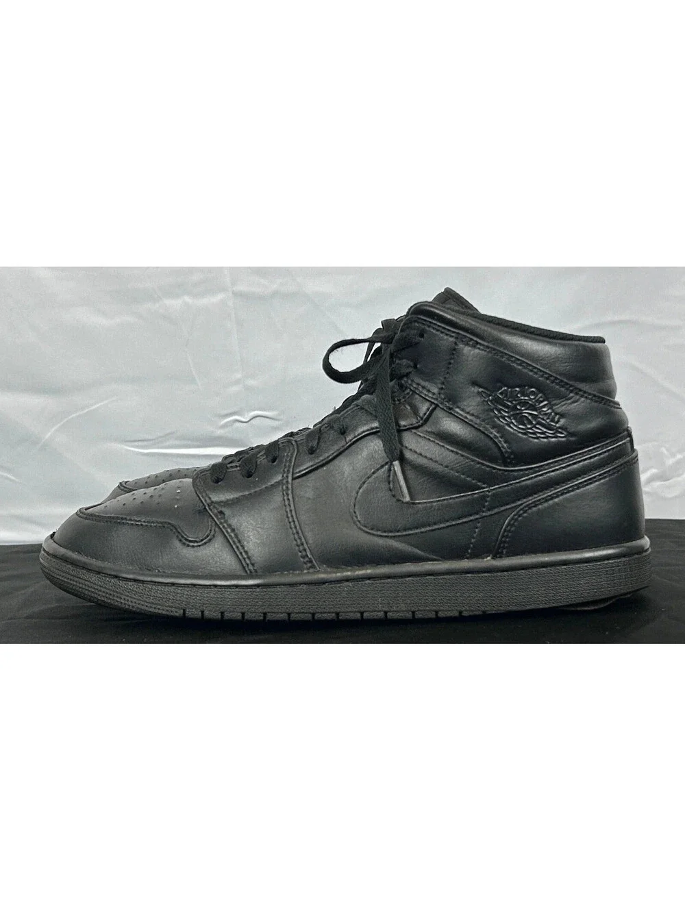 Mens Size 11 - Nike Air Jordan 1 2022 Mid Triple Black 554724-093